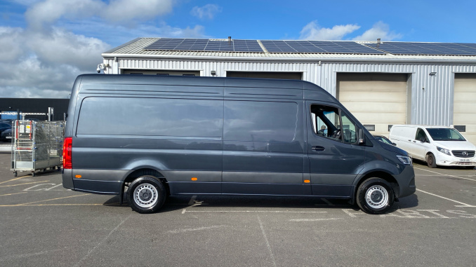 Mercedes-Benz Sprinter 315Cdi L3 Diesel Rwd 3.5t H2 Select Van 9G-Tronic - Image 8